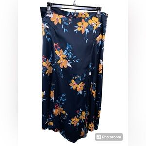 Laundry by Shelli Segal size medium side zip asymmetrical skirt EUC